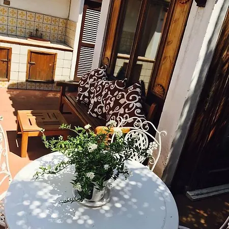 Daire Red Door Appartament With Terrace